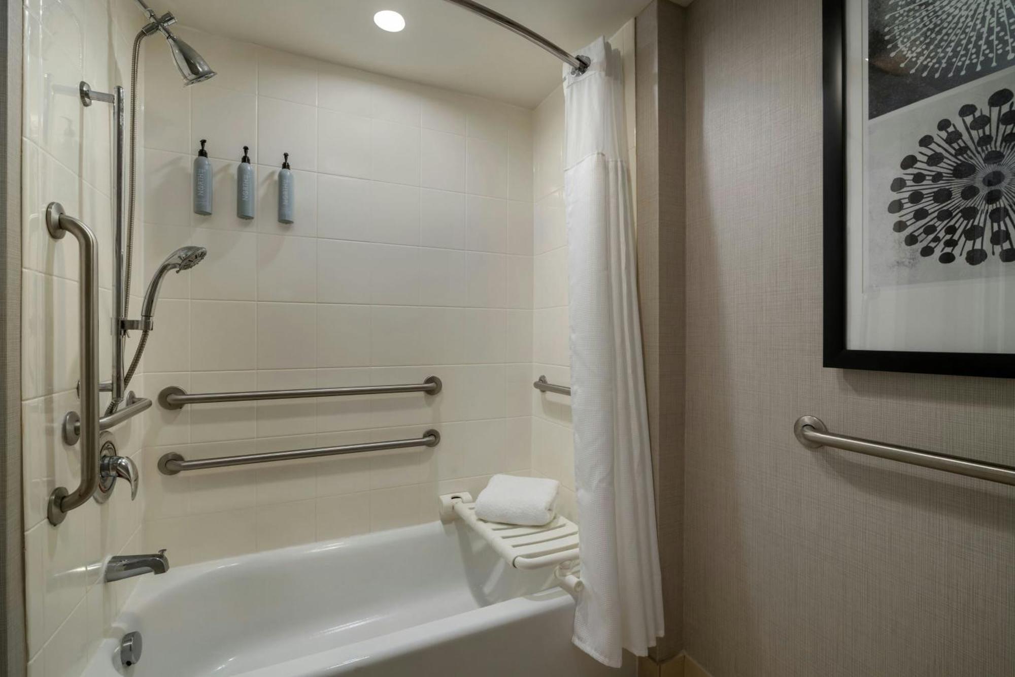 Hotel By Marriott Richmond Chester 2*