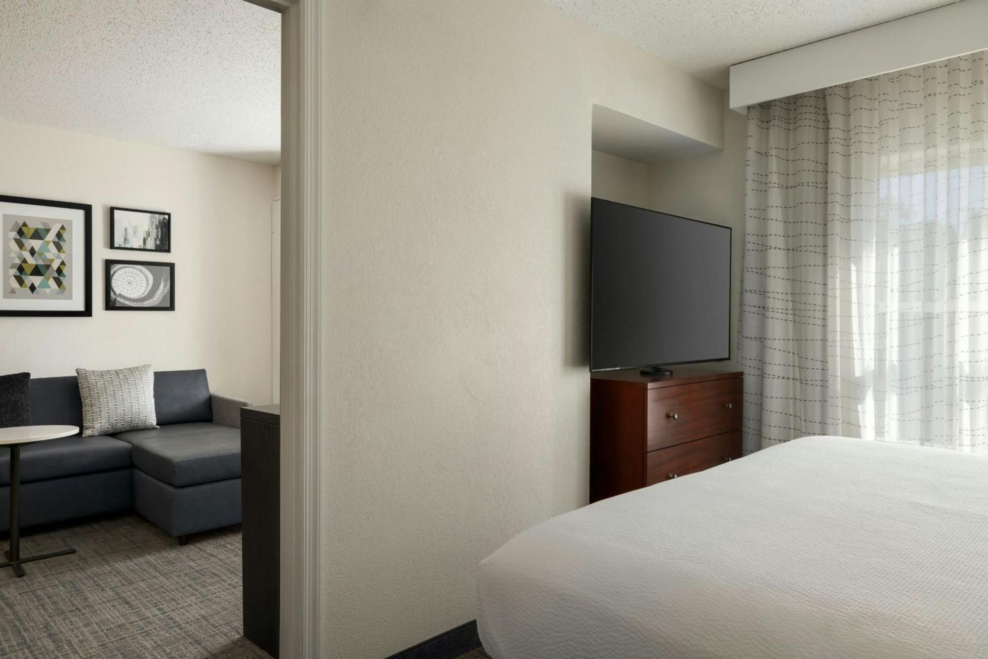 Hotel By Marriott Richmond Chester