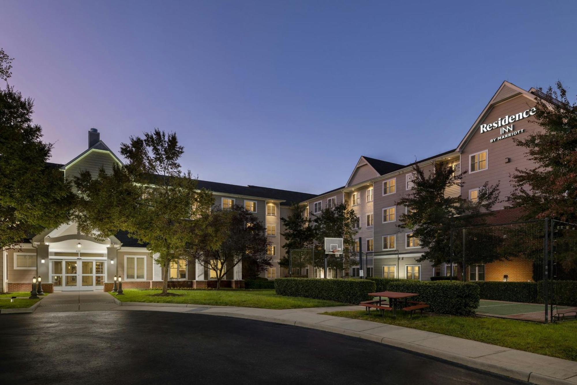 Hotel By Marriott Richmond Chester 2*