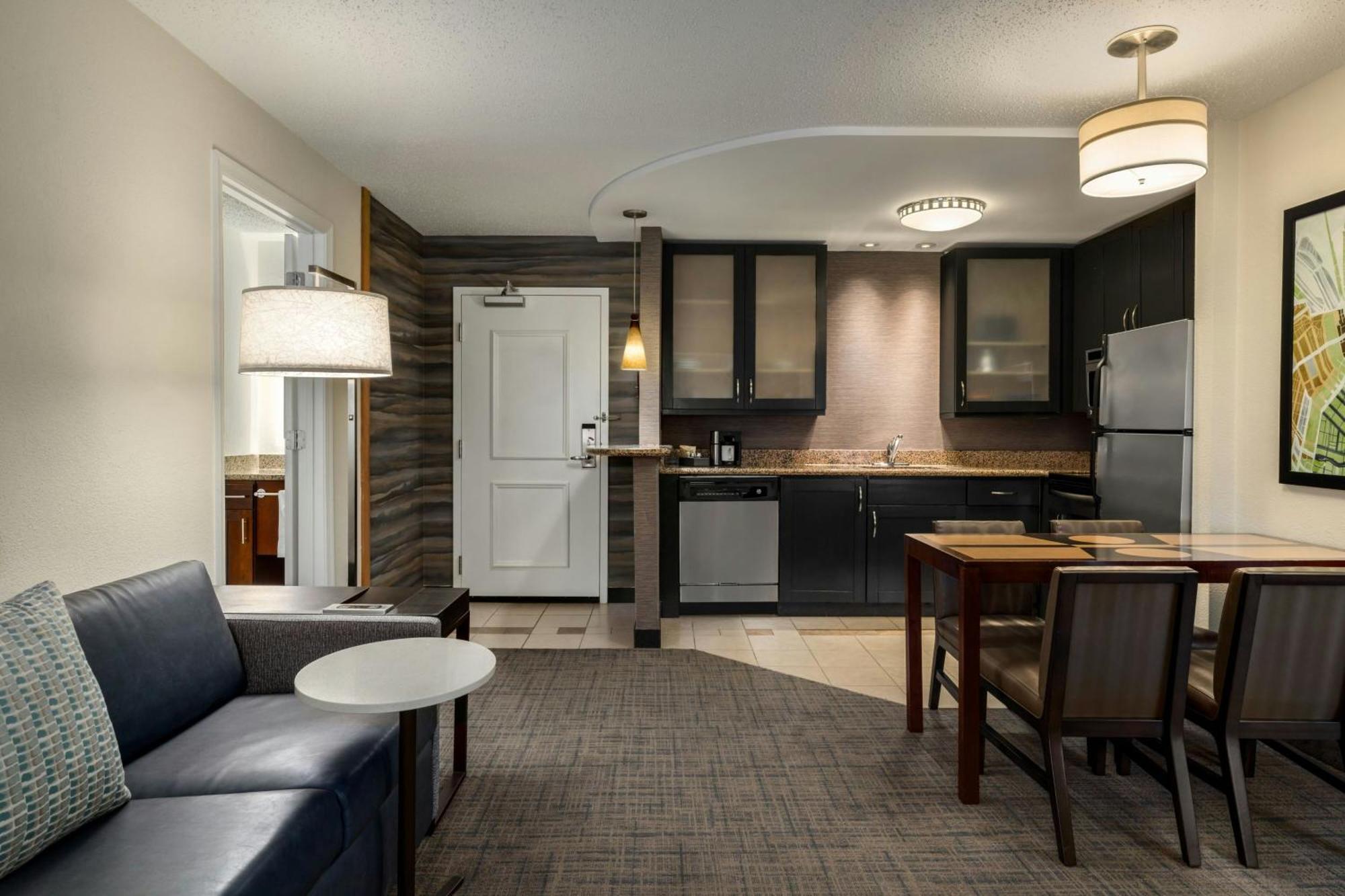 Hotel By Marriott Richmond Chester